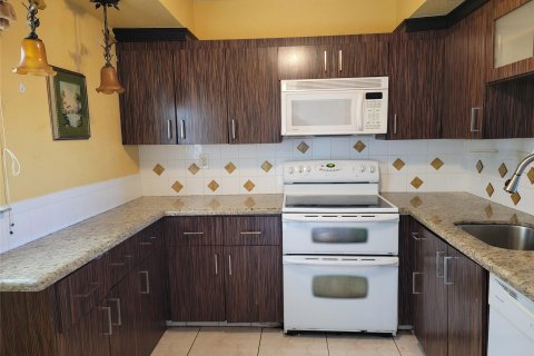 Condo in Lauderdale Lakes, Florida, 2 bedrooms  № 1146007 - photo 7