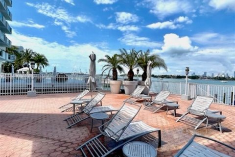 Condo in Miami Beach, Florida, 1 bedroom  № 1404716 - photo 19