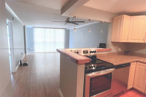 Condo in Miami Beach, Florida, 1 bedroom  № 1404716 - photo 3