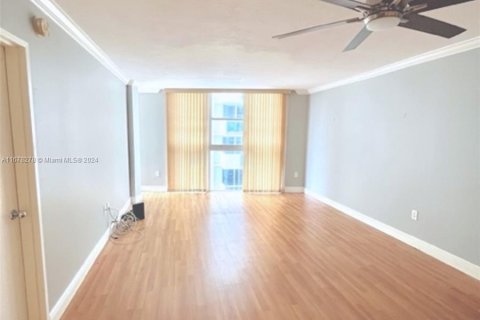 Condo in Miami Beach, Florida, 1 bedroom  № 1404716 - photo 4