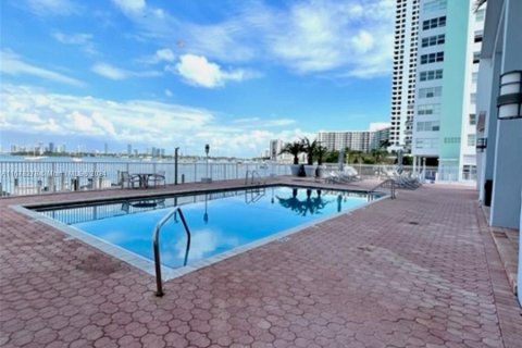 Copropriété à vendre à Miami Beach, Floride: 1 chambre, 69.68 m2 № 1404716 - photo 18