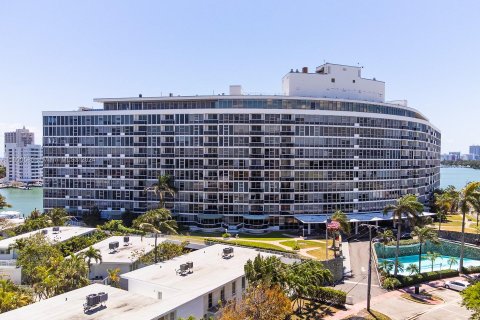 Condo in Miami Beach, Florida, 1 bedroom  № 1215587 - photo 23