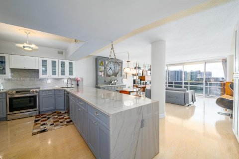 Condominio en venta en Miami Beach, Florida, 1 dormitorio, 98.94 m2 № 1215587 - foto 2