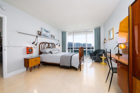 Condo in Miami Beach, Florida, 1 bedroom  № 1215587 - photo 16