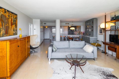 Condo in Miami Beach, Florida, 1 bedroom  № 1215587 - photo 18