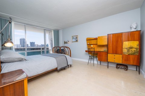 Condo in Miami Beach, Florida, 1 bedroom  № 1215587 - photo 17