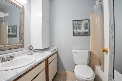 Condo in DeLand, Florida, 2 bedrooms  № 1192304 - photo 11