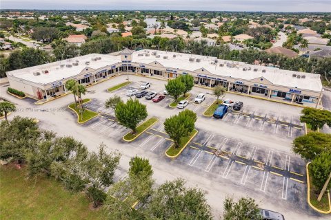 Commercial property in Lake Worth, Florida № 1187911 - photo 1