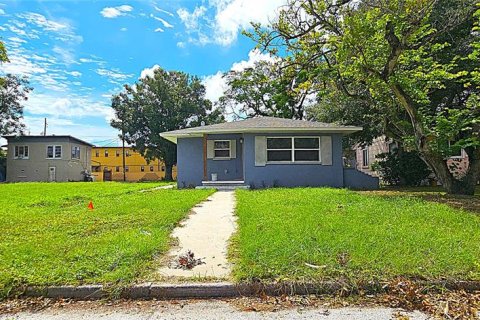 Casa en venta en Saint Petersburg, Florida, 4 dormitorios, 189.89 m2 № 1405728 - foto 1