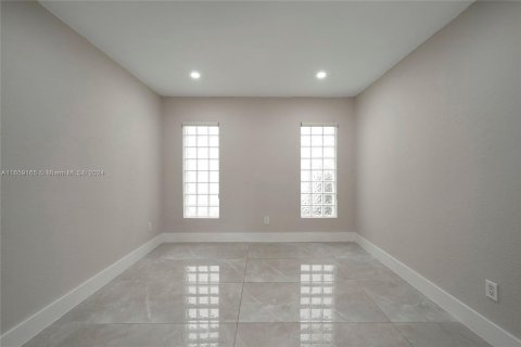 Villa ou maison à vendre à Pembroke Pines, Floride: 4 chambres, 194.35 m2 № 1385714 - photo 6