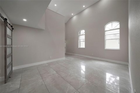 Villa ou maison à vendre à Pembroke Pines, Floride: 4 chambres, 194.35 m2 № 1385714 - photo 7