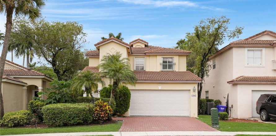 Villa ou maison à Pembroke Pines, Floride 4 chambres, 194.35 m2 № 1385714