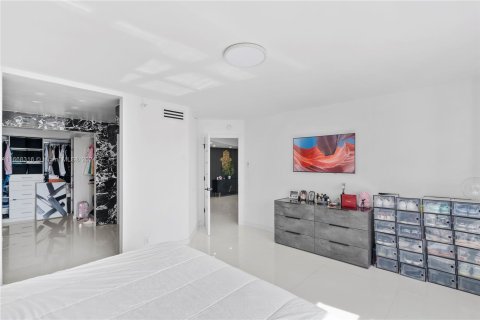 Condo in Aventura, Florida, 2 bedrooms  № 1385759 - photo 28