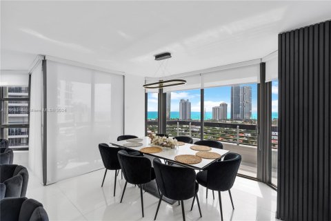 Condo in Aventura, Florida, 2 bedrooms  № 1385759 - photo 15