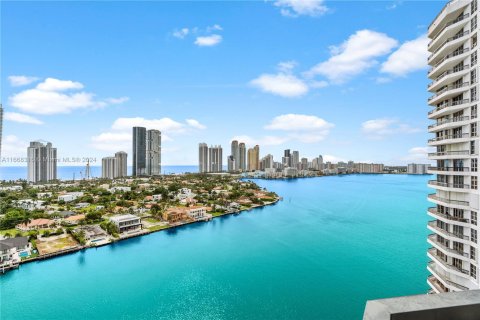 Condominio en venta en Aventura, Florida, 2 dormitorios, 134.43 m2 № 1385759 - foto 2