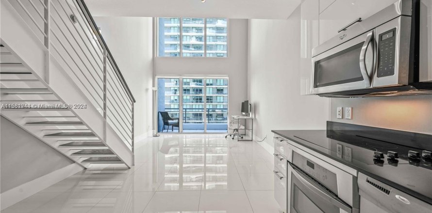 Condominio en Miami, Florida, 2 dormitorios  № 1095690