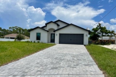 Villa ou maison à vendre à Cape Coral, Floride: 4 chambres, 170.1 m2 № 622286 - photo 1