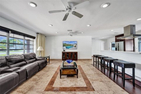 Casa en venta en Hollywood, Florida, 3 dormitorios, 208.66 m2 № 1235525 - foto 9