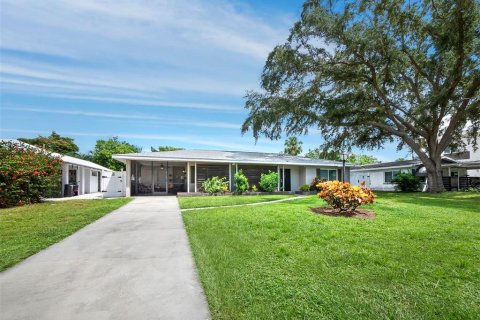 Casa en venta en Sarasota, Florida, 2 dormitorios, 105.72 m2 № 1357947 - foto 1