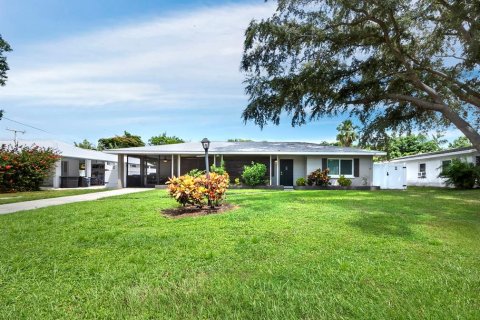 Casa en venta en Sarasota, Florida, 2 dormitorios, 105.72 m2 № 1357947 - foto 2