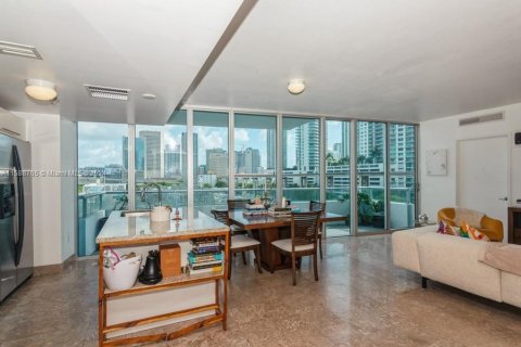 Condo in Miami, Florida, 2 bedrooms  № 1177780 - photo 2