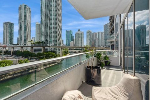 Condo in Miami, Florida, 2 bedrooms  № 1177780 - photo 1