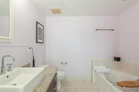 Copropriété à vendre à Miami, Floride: 2 chambres, 143.07 m2 № 1177780 - photo 10