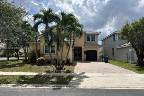 Casa en venta en Miramar, Florida, 5 dormitorios, 287.53 m2 № 1306453 - foto 1