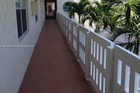 Condo in Dania Beach, Florida, 2 bedrooms  № 1128463 - photo 13