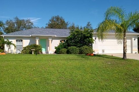 House in North Port, Florida 3 bedrooms, 127.46 sq.m. № 1408142 - photo 1