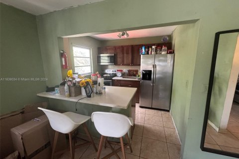 Immobilier commercial à vendre à Miami, Floride: 328.5 m2 № 1316242 - photo 7