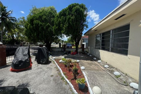 Propiedad comercial en venta en Miami, Florida, 328.5 m2 № 1316242 - foto 6