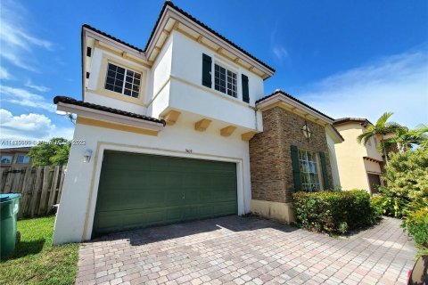 Casa en venta en Cutler Bay, Florida, 4 dormitorios, 225.66 m2 № 802359 - foto 1