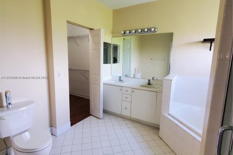 Casa en venta en Cutler Bay, Florida, 4 dormitorios, 225.66 m2 № 802359 - foto 19