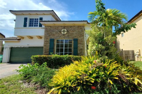 Casa en venta en Cutler Bay, Florida, 4 dormitorios, 225.66 m2 № 802359 - foto 2