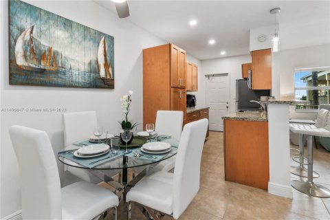 Condo in Hollywood, Florida, 1 bedroom  № 873492 - photo 11