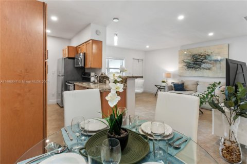 Condo in Hollywood, Florida, 1 bedroom  № 873492 - photo 3