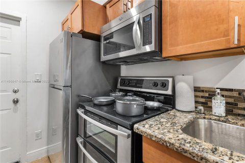 Condo in Hollywood, Florida, 1 bedroom  № 873492 - photo 9