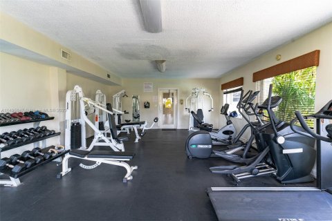 Condo in Hollywood, Florida, 1 bedroom  № 873492 - photo 12