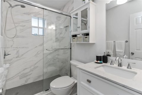 Condo in Hollywood, Florida, 1 bedroom  № 873492 - photo 4