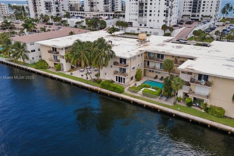 Copropriété à louer à Hollywood, Floride: 1 chambre, 69.68 m2 № 873492 - photo 16