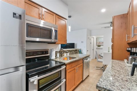 Condo in Hollywood, Florida, 1 bedroom  № 873492 - photo 19