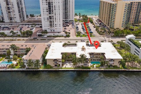 Condominio en alquiler en Hollywood, Florida, 1 dormitorio, 69.68 m2 № 873492 - foto 17