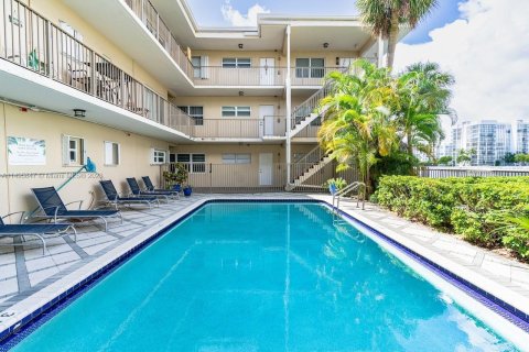 Condominio en alquiler en Hollywood, Florida, 1 dormitorio, 69.68 m2 № 873492 - foto 13