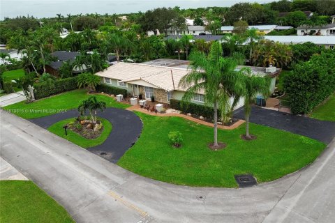 Casa en venta en Miami, Florida, 4 dormitorios, 334.45 m2 № 1409180 - foto 5