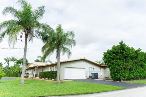 Casa en venta en Miami, Florida, 4 dormitorios, 334.45 m2 № 1409180 - foto 4