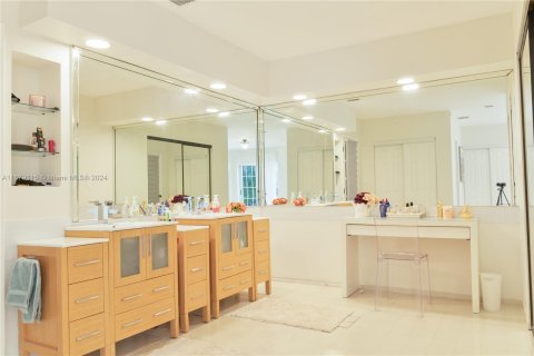 Casa en venta en Miami, Florida, 4 dormitorios, 334.45 m2 № 1409180 - foto 26