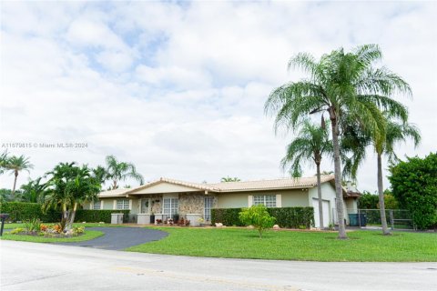 Casa en venta en Miami, Florida, 4 dormitorios, 334.45 m2 № 1409180 - foto 1