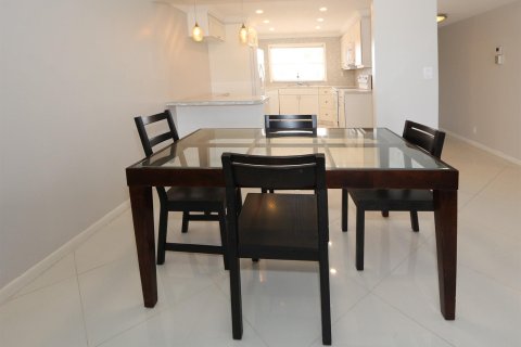 Condo in Sunrise, Florida, 2 bedrooms  № 1159909 - photo 4