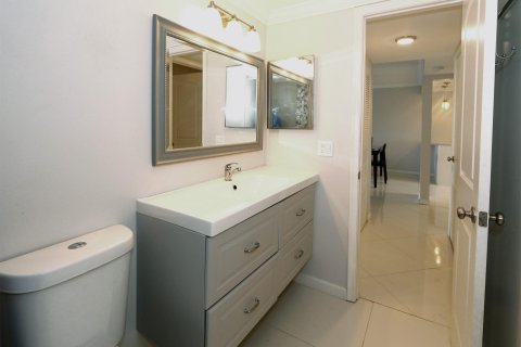 Condo in Sunrise, Florida, 2 bedrooms  № 1159909 - photo 2